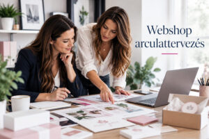 Webshop arculattervezés – két barna hajú nő termékcsomagolásokat és arculati terveket egyeztet modern irodában.